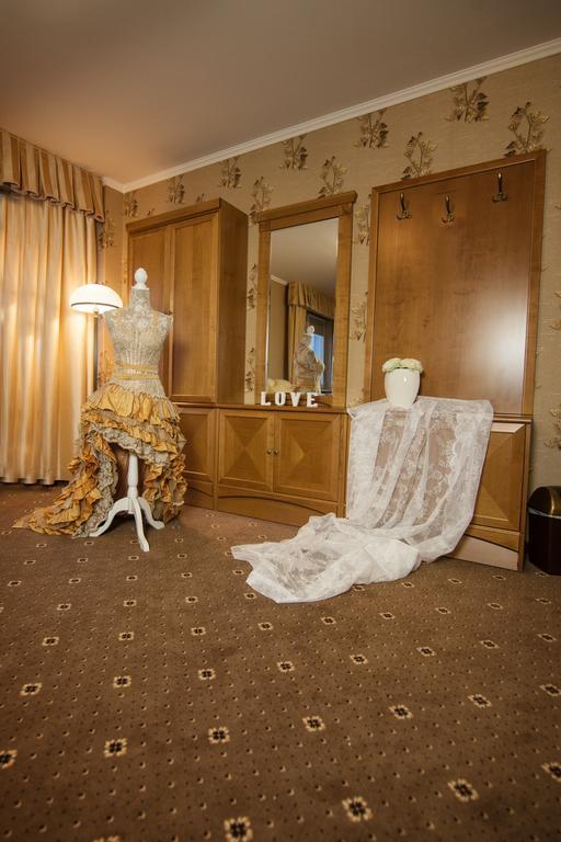 Hotel Ted Radomsko Buitenkant foto