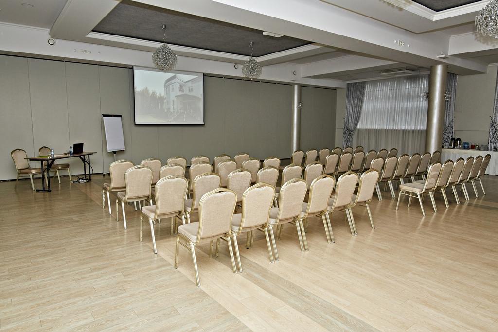 Hotel Ted Radomsko Buitenkant foto
